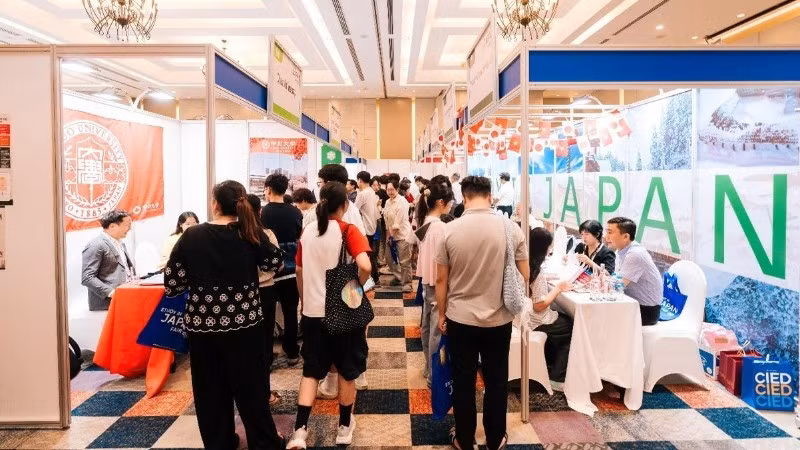 Đông đảo học sinh, sinh viên và phụ huynh tham dự hội thảo. (Ảnh: Đại sứ quán Nhật Bản tại Việt Nam)