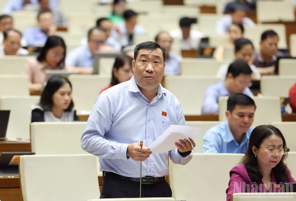 Đại biểu Thạch Phước Bình (Trà Vinh) phát biểu. (Ảnh: DUY LINH)