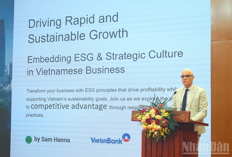 Ông Sam Hanna - Giám đốc điều hành, Phó chủ tịch Strategy ASEAN Shell Global Lubricants. (Ảnh: TRUNG HƯNG) ndo_br_dsc02279.jpg