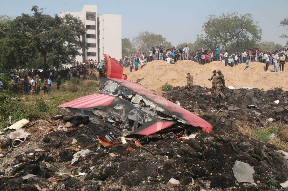 Hiện trường máy bay của Hãng hàng không Air India bị rơi tại thành phố Ahmedabad, bang Gujarat, Ấn Độ, ngày 12/6/2025. Ảnh: THX/TTXVN