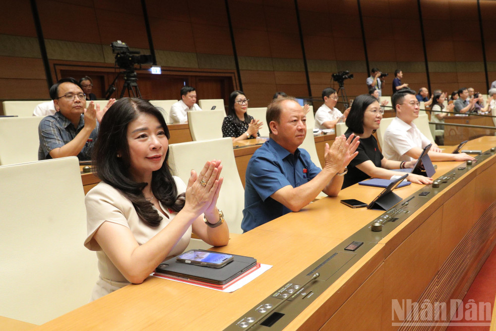 Đại biểu Quốc hội tham gia phiên họp sáng 12/6. (Ảnh: DUY LINH) ndo_br_doan-lao-cai-1.jpg