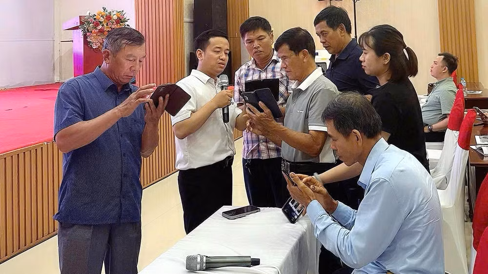 Chuyên gia hướng dẫn doanh nghiệp tạo ra hình ảnh, video quảng bá sản phẩm bằng AI. (Ảnh: BTC)