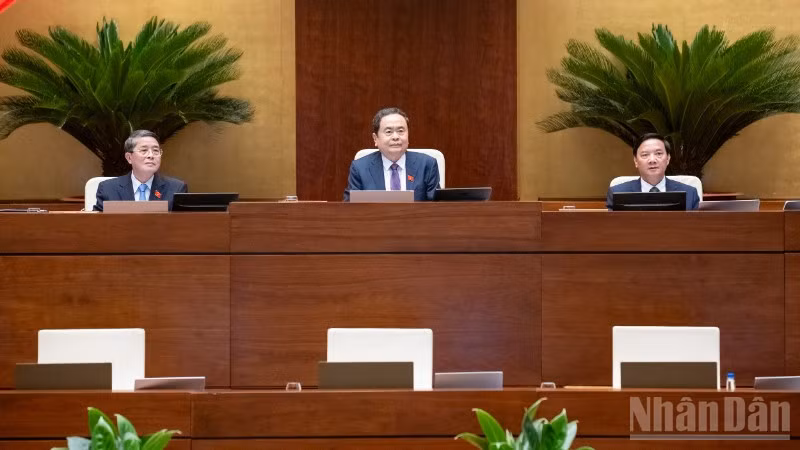 Chủ tịch Quốc hội Trần Thanh Mẫn và các Phó Chủ tịch Quốc hội tại phiên họp. (Ảnh: DUY LINH)