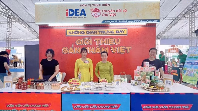 Không gian trưng bày, giới thiệu sản phẩm Việt tại chương trình. (Ảnh: BTC)