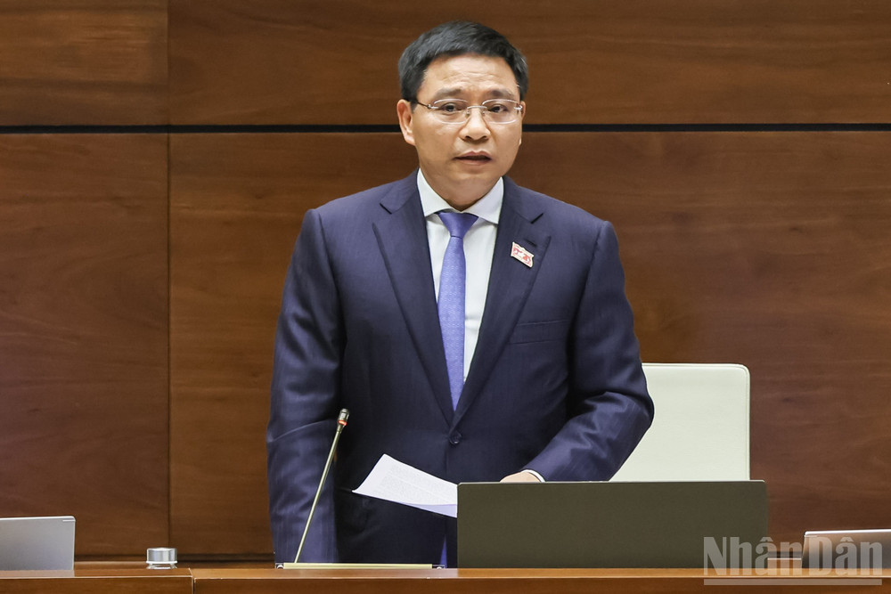 Bộ trưởng Tài chính Nguyễn Văn Thắng phát biểu giải trình, làm rõ ý kiến đại biểu Quốc hội nêu tại phiên họp. (Ảnh: DUY LINH) ndo_br_bo-truong-tai-chinh-nguyen-van-thang.jpg