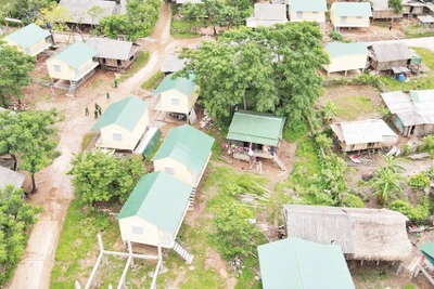 Những ngôi nhà mới vững chãi và ấm cúng đã làm thay đổi các bản làng vùng cao Quảng Trị.