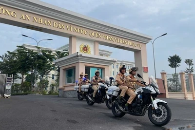 Cảnh sát giao thông Công an Thành phố Hồ Chí Minh tiến hành tuần tra ngay sau lễ ra quân. 