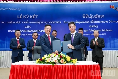 Vietnam Airlines và Unitel hợp tác triển khai dịch vụ logistics tại Lào. (Ảnh: TRỊNH DŨNG)