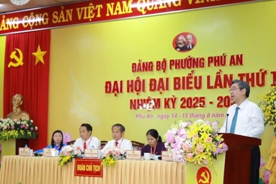 Phó Bí thư Thành ủy, Chủ tịch Ủy ban Mặt trận Tổ quốc Việt Nam Thành phố Hồ Chí Minh Nguyễn Phước Lộc phát biểu ý kiến chỉ đạo tại Đại hội Đảng bộ phường Phú An. 
