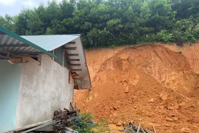 Xã Xuân Vân, tỉnh Tuyên Quang di dời khẩn cấp nhiều hộ dân ra khỏi vùng sạt lở.