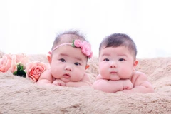 Hai thiên thần nhỏ Lê Duy Hưng và Lê Thùy Linh.