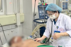 Bệnh nhân cấp cứu tại Bệnh viện Bệnh Nhiệt đới Trung ương. 