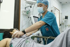 Chăm sóc, điều trị cho bệnh nhân tại Trung tâm Đột quỵ, Bệnh viện Bạch Mai.