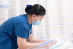 Cam go nuôi sống trẻ sinh non nhiễm trùng nặng do vỡ ối sớm
