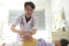 Bệnh nhân được chẩn đoán xơ gan mất bù, viêm gan B mạn tính và cổ chướng căng.