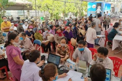 Khám sàng lọc bệnh lao ngoài cộng đồng. 