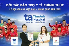 Các huyền thoại bóng được chăm sóc sức khỏe chuyên sâu trong suốt thời gian đá giao hữu tại Việt Nam. 