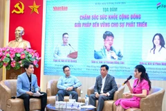 Các khách mời tham gia buổi tọa đàm. 
