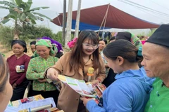 Tuyên truyền cho bà con tại các địa bàn ở vùng cao. 