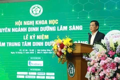 Tiến sĩ, bác sĩ Vương Ánh Dương, Phó Cục Trưởng Cục Quản lý Khám, chữa bệnh, Bộ Y tế phát biểu tại hội nghị.