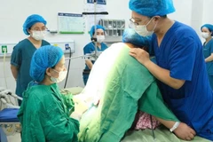 Việc gây tê ngoài màng cứng gặp nhiều khó khăn.