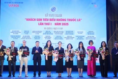 16 khách sạn 5 sao được vinh danh.