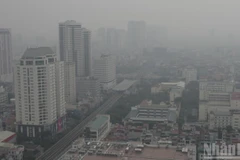 Tình trạng không khí Hà Nội vẫn tiếp tục ở mức rất xấu. (Ảnh: HOÀI AN)