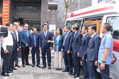 Các lãnh đạo tại lễ công bố thành lập Trung tâm Cấp cứu và Vận chuyển 115 Bắc Ninh.
