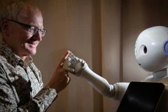 Giáo sư Toby Walsh, chuyên gia hàng đầu về AI tại Úc, đánh giá cao tầm quan trọng của tọa đàm do VinFuture tổ chức trong bối cảnh vấn đề quản trị phát triển AI đang “nóng” trên toàn cầu. (Ảnh: UNSW)