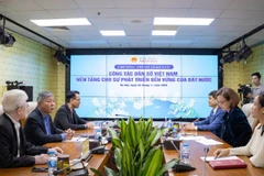 Các đại biểu tham dự buổi giao lưu. 