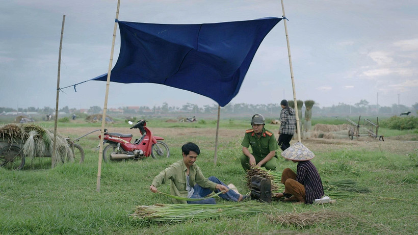 Một cảnh trong phim "Có anh nơi ấy bình yên". (Ảnh: VFC)