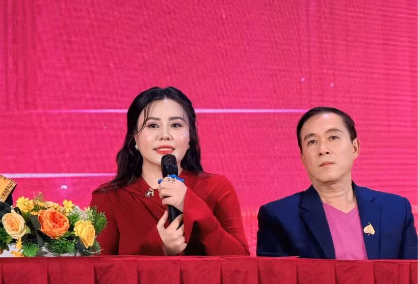 Hoa hậu Phan Kim Oanh giới thiệu về chương trình.