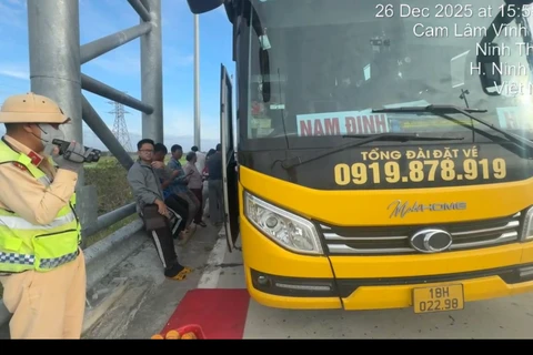 Xe khách bị bắt giữ.