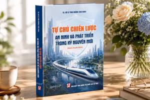 Cuốn sách "Tự chủ chiến lược: An ninh và phát triển trong kỷ nguyên mới". (Ảnh: Nhà xuất bản cung cấp)