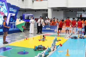 Các đội thi tham gia “KIẾN tạo đất nước”.