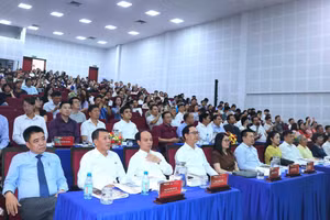 Các đại biểu tham dự hội thảo.