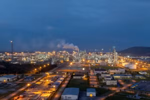 Nhà máy Lọc hóa dầu Nghi Sơn.