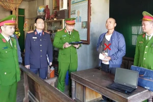 Công an tỉnh Thanh Hóa thi hành lệnh bắt bị can Lê Minh Vũ.