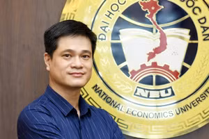 Giáo sư Tô Trung Thành, Trưởng phòng Quản lý Khoa học, giảng viên cao cấp Đại học Kinh tế quốc dân.