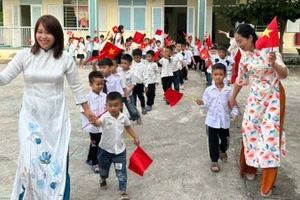 Học sinh lớp 1, Trường tiểu học Tén Tằn, xã Mường Lát, tỉnh Thanh Hóa. (Ảnh minh họa: THÁI BÌNH)