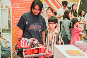 Cùng nhau trải nghiệm các môn học về khoa học, sáng tạo.