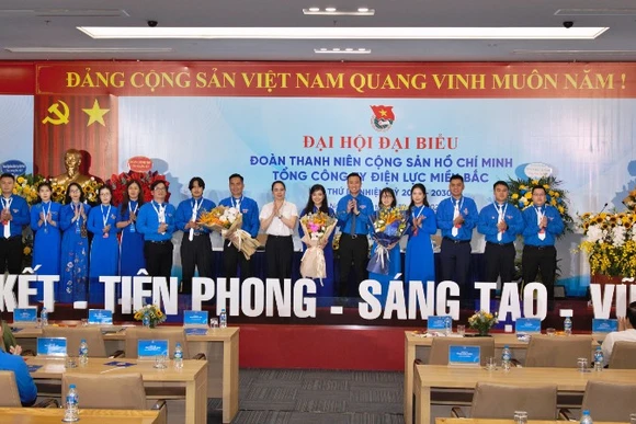 Ra mắt Ban chấp hành Đoàn thanh niên Tổng công ty Điện lực miền Bắc EVNNPC khóa III nhiệm kỳ 2025-2030. 