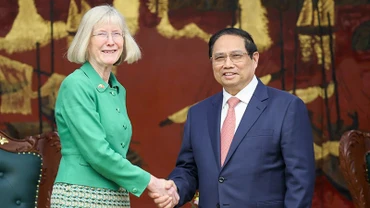 Thủ tướng Phạm Minh Chính tiếp bà Gillian Bird, Đại sứ Australia tại Việt Nam. (Ảnh: TTXVN)