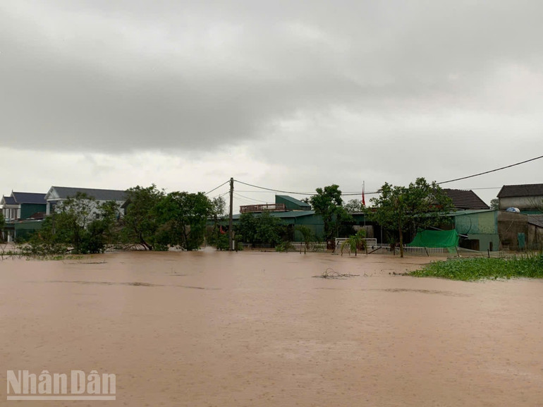 Do đó, nhiều khu vực dân cư đã bị chia cắt. ndo_bl_l9.jpg