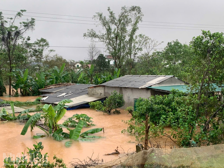 Theo chia sẻ của một số hộ dân, đợt lũ năm nay gần chạm mốc cơn lũ lịch sử năm 2020. ndo_bl_l5.jpg