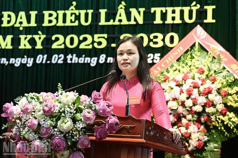 Các đảng viên tham gia thảo luận góp ý trách nhiệm, chất lượng. ndo_bl_img-3879.jpg