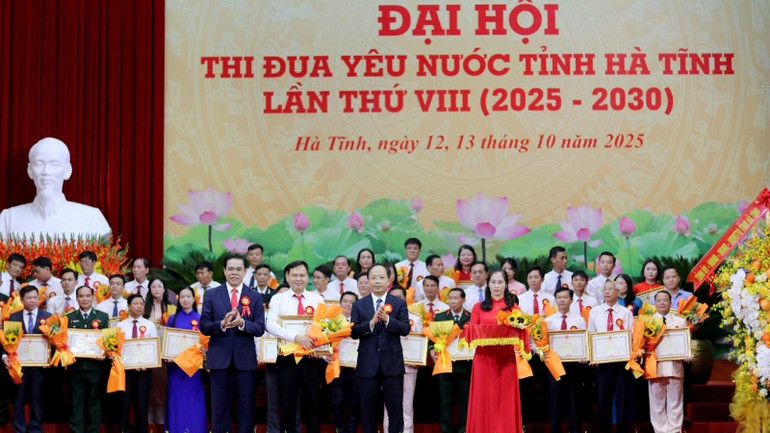 Tỉnh Hà Tĩnh vinh danh 100 điển hình thi đua yêu nước giai đoạn 2020-2025. a2-4733.jpg