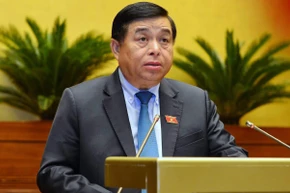 Bộ trưởng Kế hoạch và Đầu Tư Nguyễn Chí Dũng thừa ủy quyền Thủ tướng Chính phủ trình bày Tờ trình về Dự án Luật PPP. (ẢNH: DUY LINH)