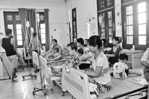 Điều trị cho bệnh nhi tại Bệnh viện Sản nhi tỉnh Hà Nam.