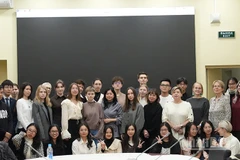 Các giảng viên, sinh viên Nga-Việt tham gia cuộc gặp thường niên Câu lạc bộ tiếng Việt MGLU. (Ảnh: XUÂN HƯNG)